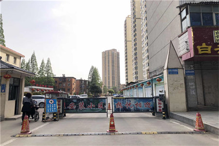 纸厂家属院3室2厅1卫82万131m2简单装修出售